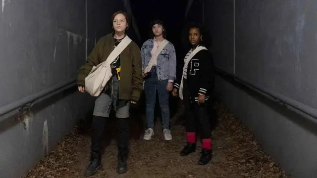 Where To Watch Paper Girls For Free Online | Time Traveling Madness!