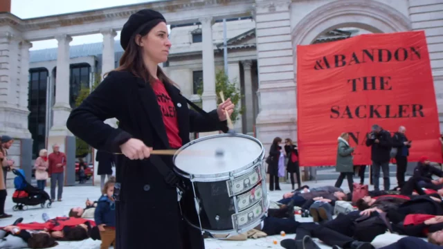 Where To Watch All The Beauty And The Bloodshed For Free Online? Laura Poitras’ Award-Winning Docu-Film!